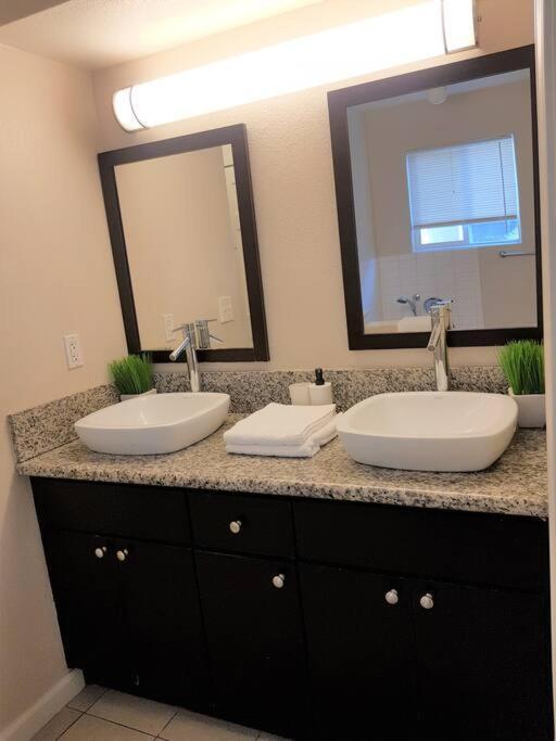 4 Bedrooms & 2.5 Bathrooms In La ロサンゼルス エクステリア 写真