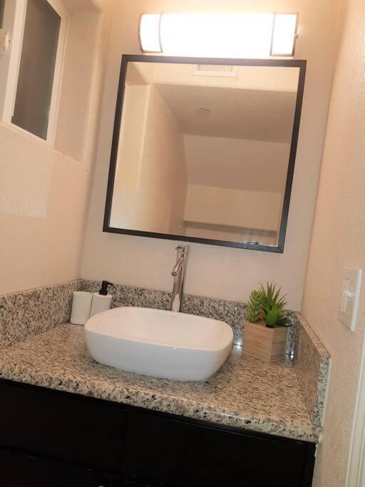 4 Bedrooms & 2.5 Bathrooms In La ロサンゼルス エクステリア 写真