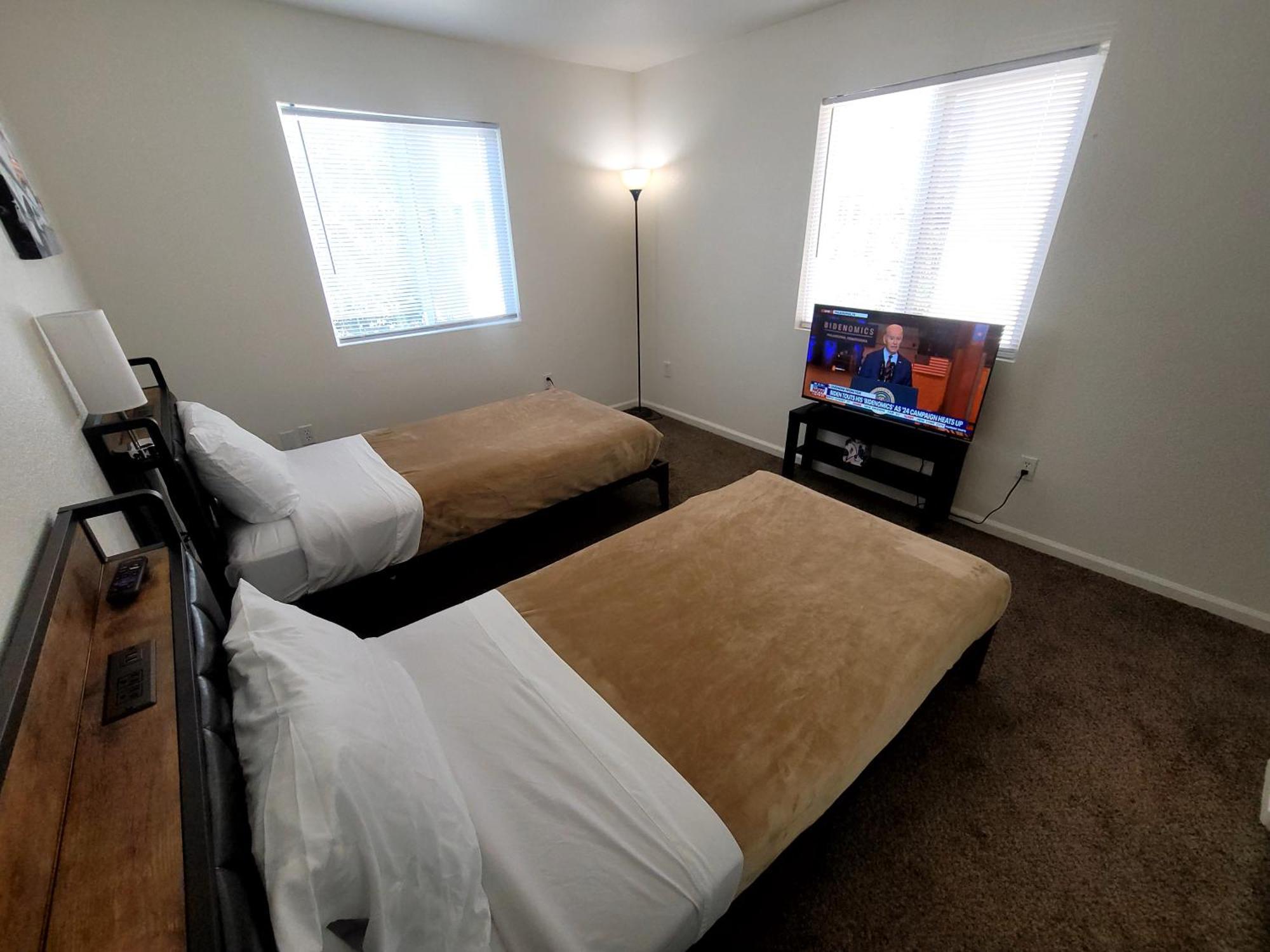 4 Bedrooms & 2.5 Bathrooms In La ロサンゼルス エクステリア 写真